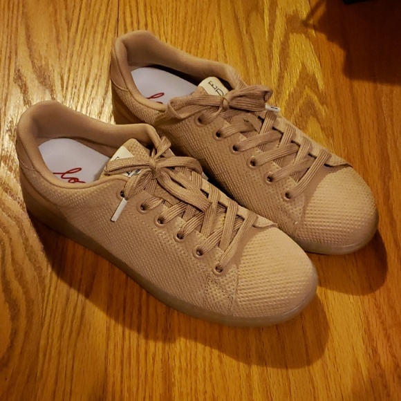 Rose Ellen DeGeneres new sneakers - Picture 1 of 6